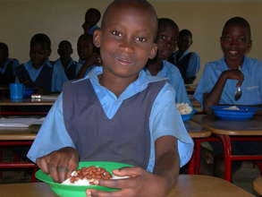 “Green meals” help 170 kids in Uganda study