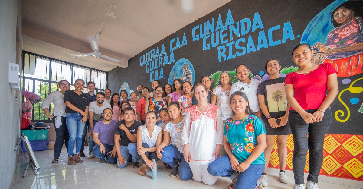 filantropía en méxico; un grupo de personas sonriendo