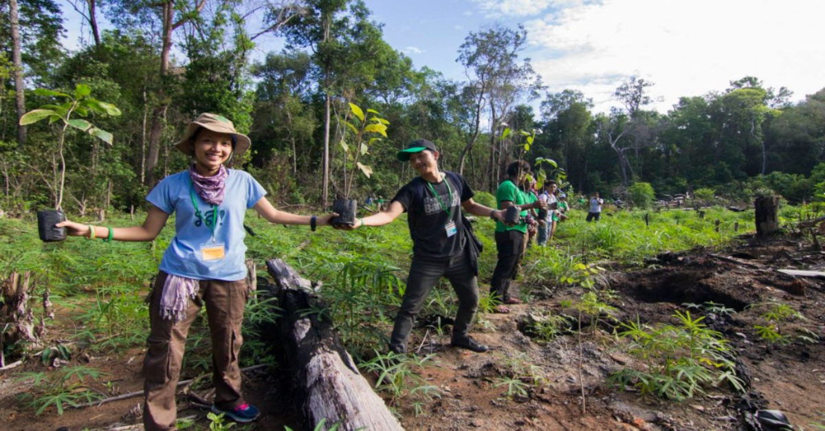 Peace Bridge Organization volunteers working together to end deforestation in Cambodia. Community-based approaches to climate change.