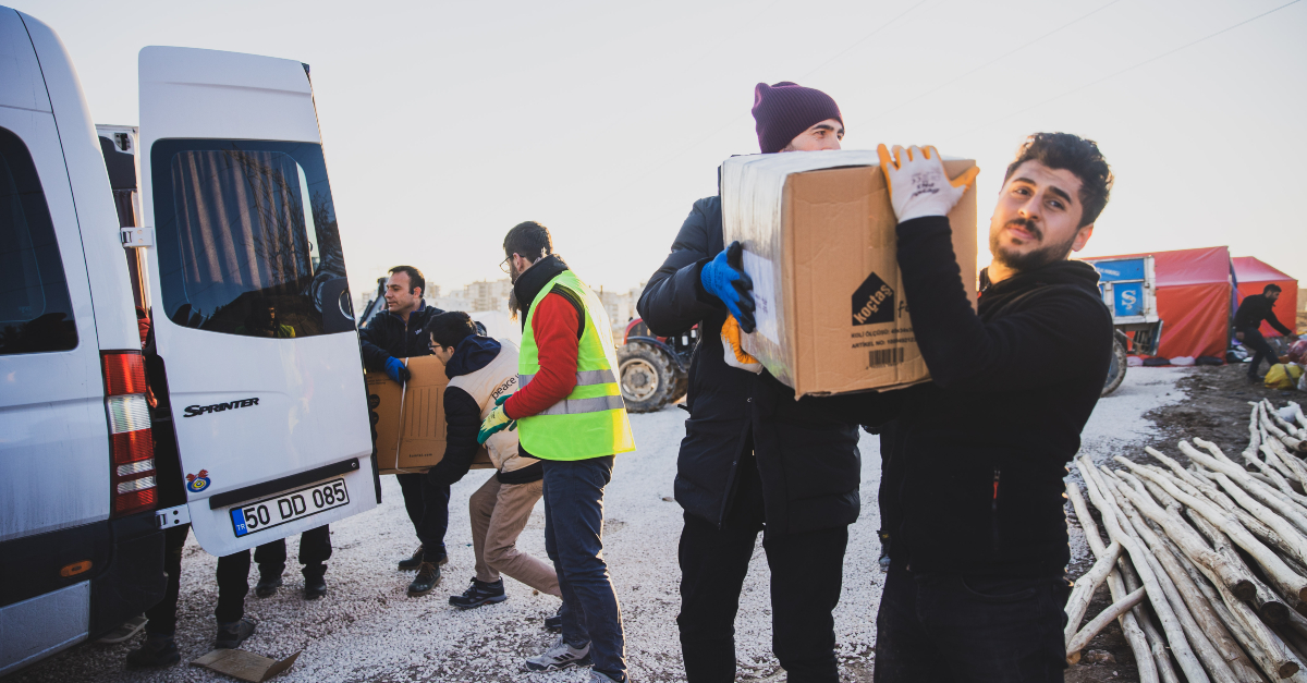 Syria earthquake first responders packing truck with relief supplies