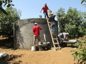 Carpinteros Community Completing a Cistern