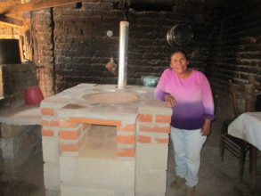 Woman from Zirahauato IC with fuel-efficient stove