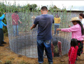 People in Crescencio Morales build a cistern.