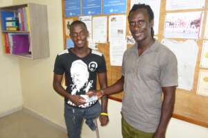 Babacar receives his loan from Issa Kouyate.