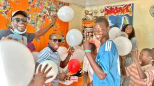 Abdou, Lalla, Adama & helpers blow up the balloons