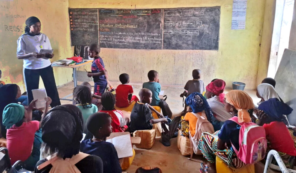 Teacher Fatoumata Ka with her class at Belel Doba