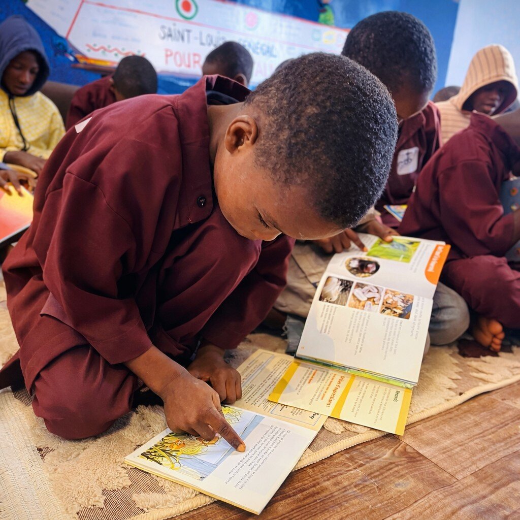 Yaakaar students discover books in the new library