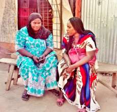 MDG social worker Thieck (rt.) with Samba's mother