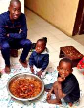 Kaylin's host family enjoying her thieboudienne