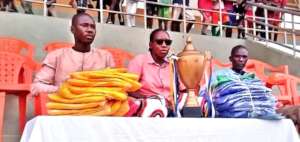 Lalla is ready with trophy and prizes