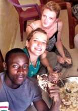 Author Arouna eats Senegalese-style with students