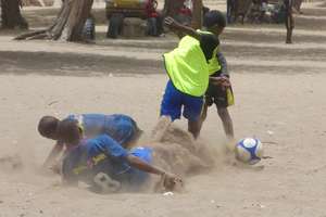 Blue vs green, middle group, equally passionate