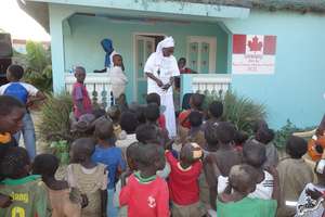Anta organizes children to receive new clothes