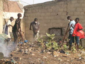 Kalidou helps at new MDG site clean-up - June 2009