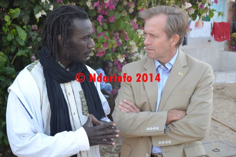 Issa Kouyate in discussion with Ambassador Lukens
