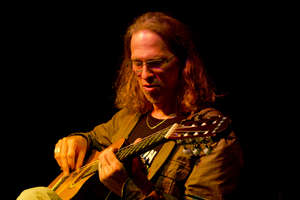 Mark Levine plays with Ramy Essam