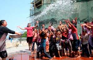 Water with happiness! Holi festival at Raksha
