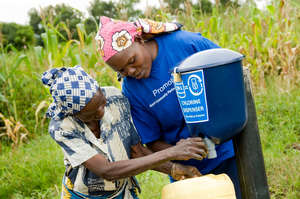 Caroline, dispenser promoter/photo:Jonathan Kalan