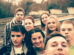 Selfie of Edin, Dinka, and students in Germany