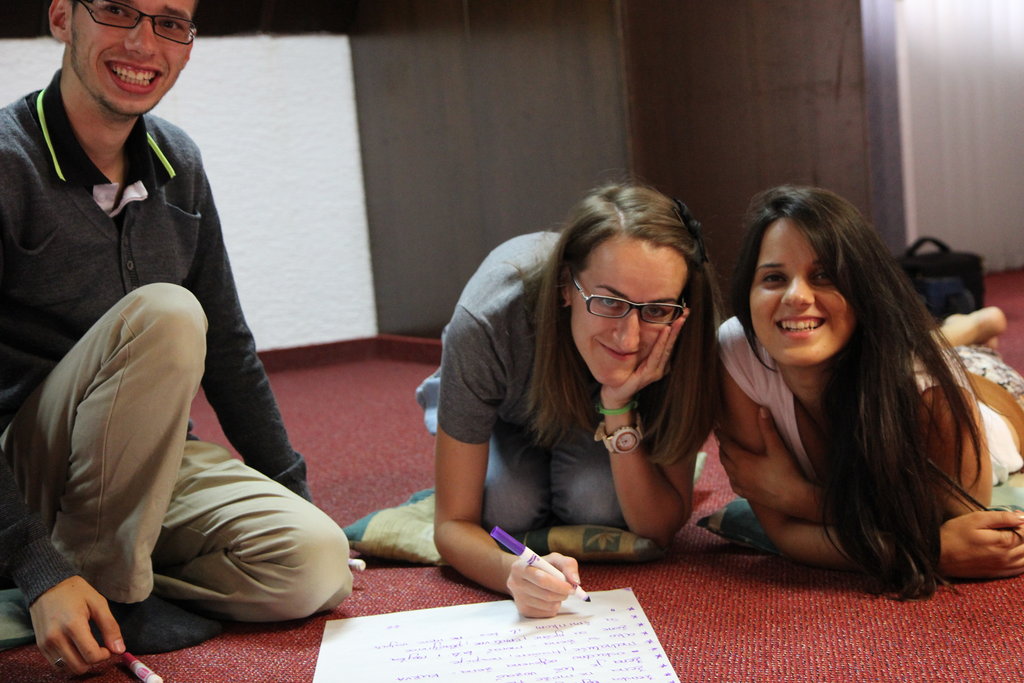 Sponsor Bosnian-Herzegovinian youth to build peace