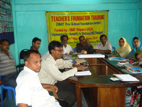 Teachers undergoing training by program manager