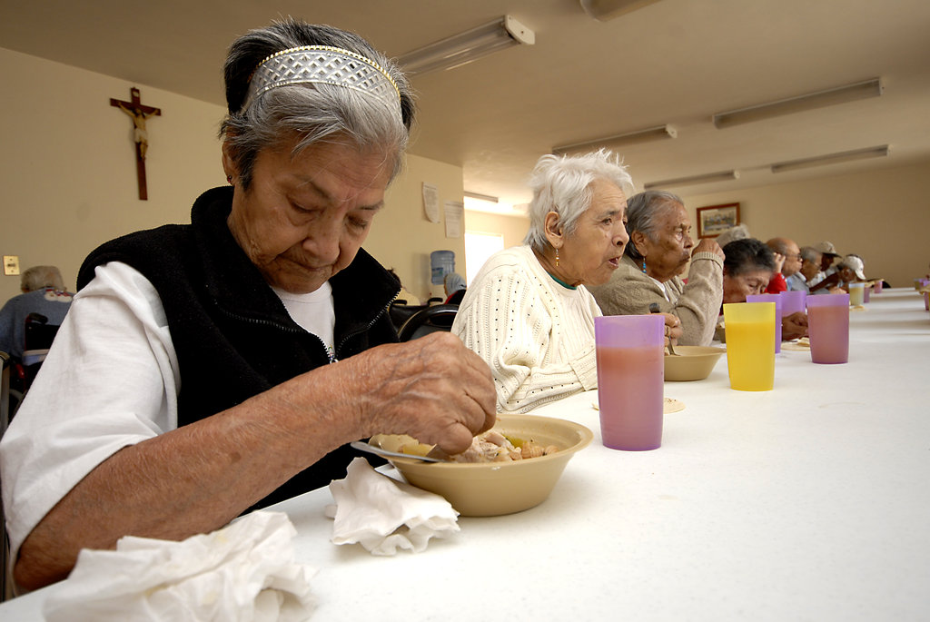 Improve Mexican Communities by feeding 500 people