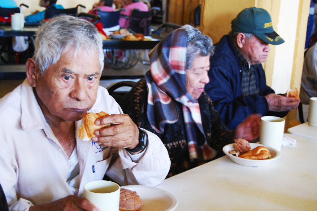 Improve Mexican Communities by feeding 500 people