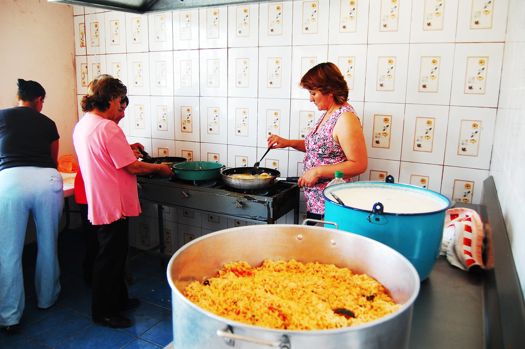 Improve Mexican Communities by feeding 500 people