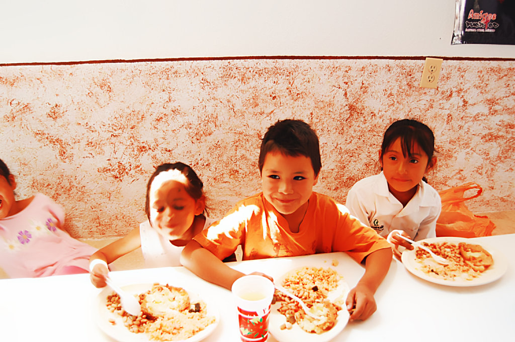 Improve Mexican Communities by feeding 500 people