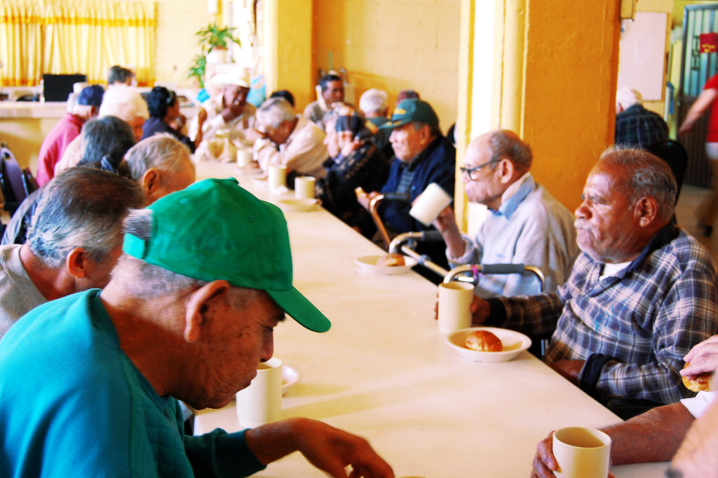 Improve Mexican Communities by feeding 500 people