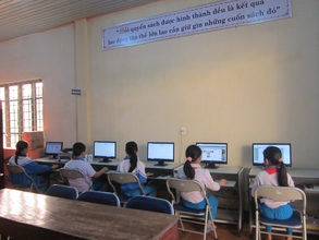 Grade 4 students using computers