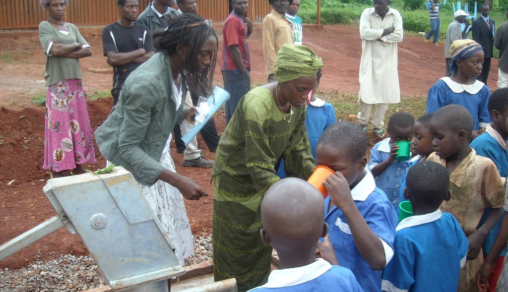 Build a well for 650 schoolchildren in Cameroon