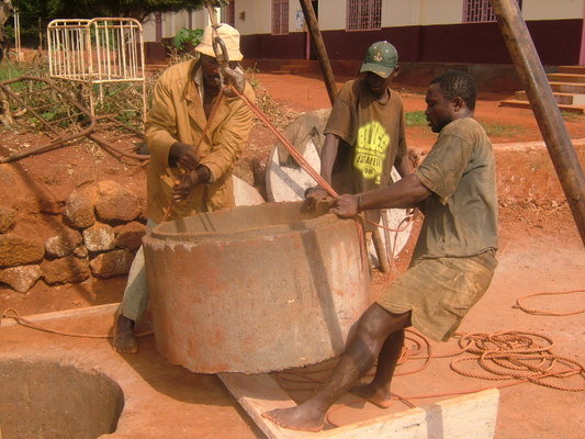 Build a well for 650 schoolchildren in Cameroon