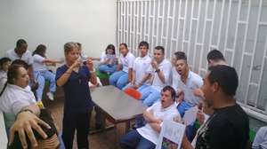 A class waiting for their turn in the computer lab