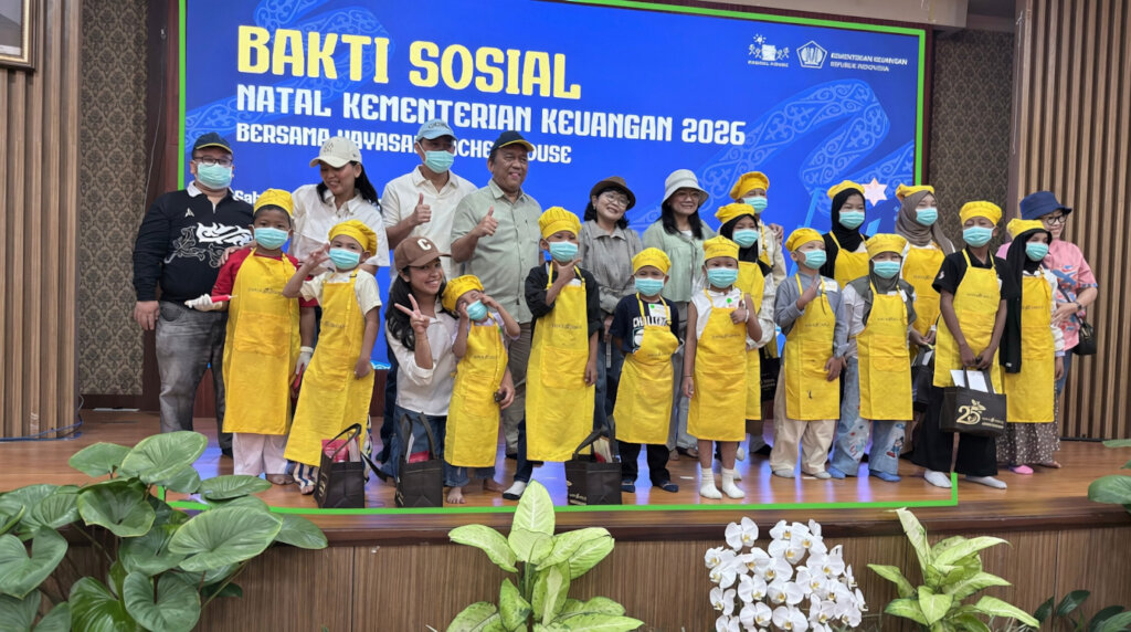 Posing with the Ministry of Finance Officials