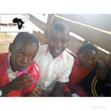 Doreen with frineds in class