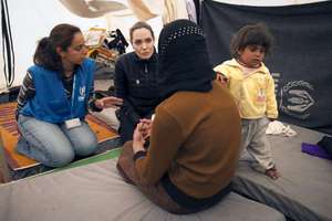 Angelina Jolie meets with Syrian refugees