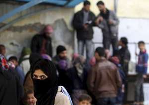 Displaced Syrians wait for aid. Reuters
