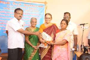A HIV/AIDS woman get Nutrition food and Saree