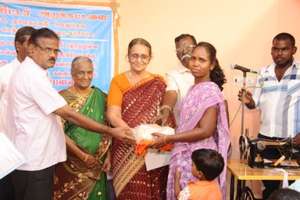 A HIV/AIDS woman get Nutrition food and Saree