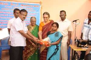 A HIV/AIDS woman get Nutrition food and Saree