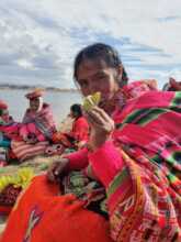Offering coca leaves at Laguna Piuray
