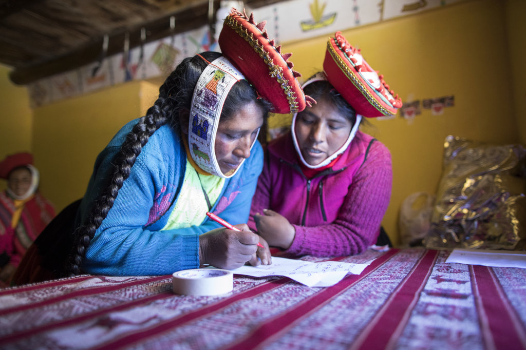 Gregoria and Hilda write an "email."