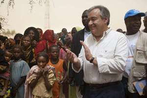 UNHCR Cheif Antonio Guterres meets Malian refugees