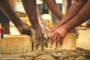 GWWI in Moyo - Many hands make quick work
