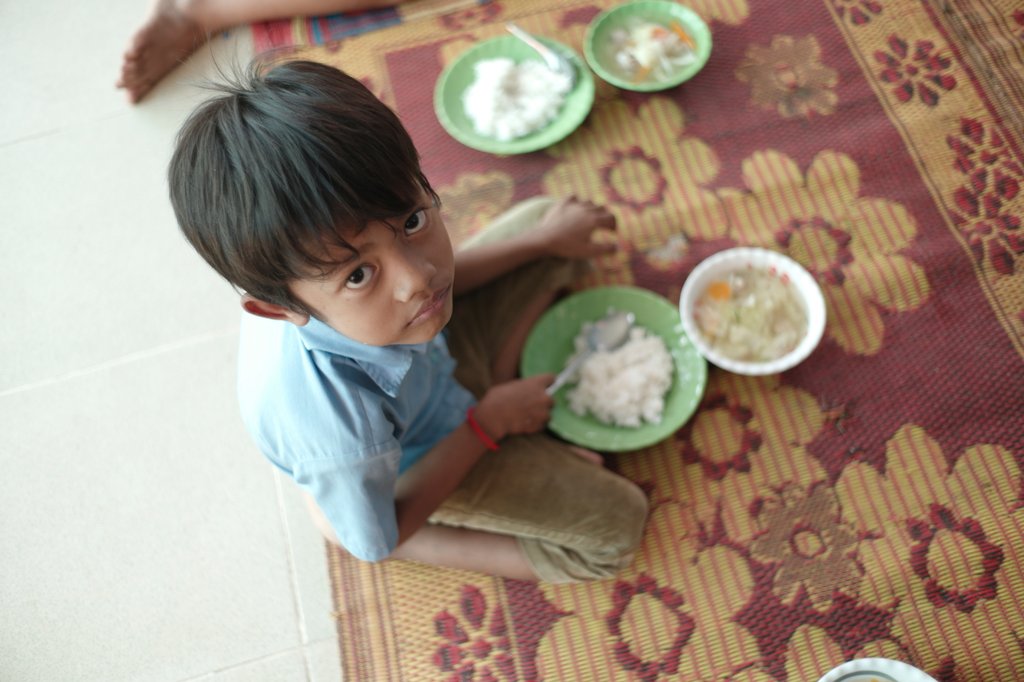 Give a child a daily food pack, Cambodia