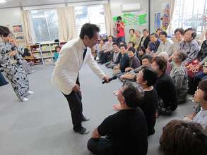 Mr. Nekohachi asking for request from the audience