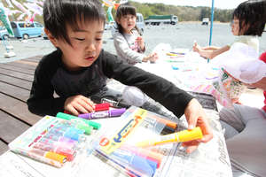 Getting ready! (Soma, Fukushima - 29 Apr 2012)