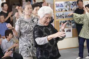 Participants dancing together to Soma Bonka