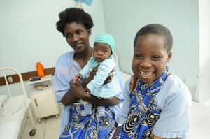 Veronica with her mother and little sister.